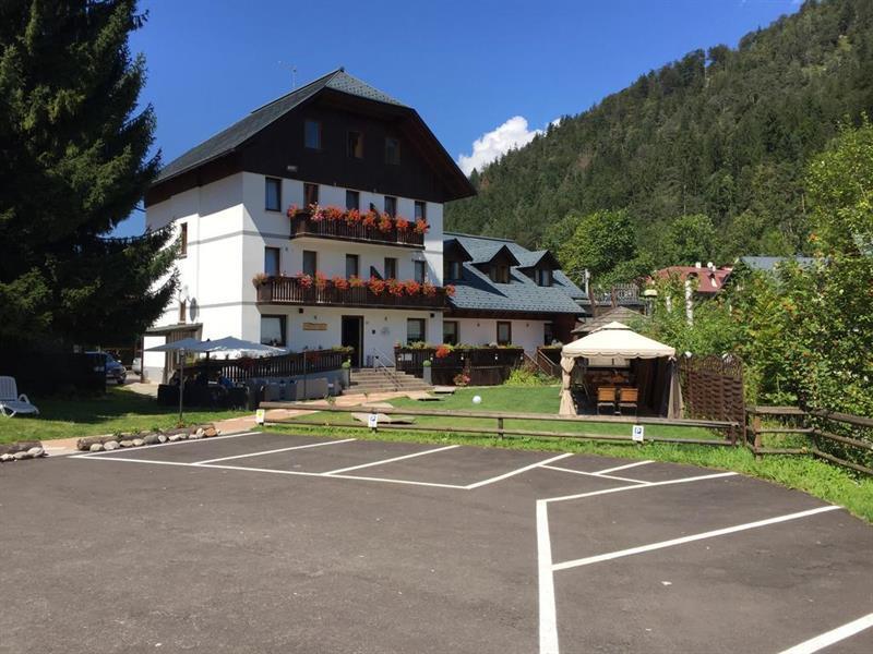 Hotel Tarvisio Four Seasons Exterior foto